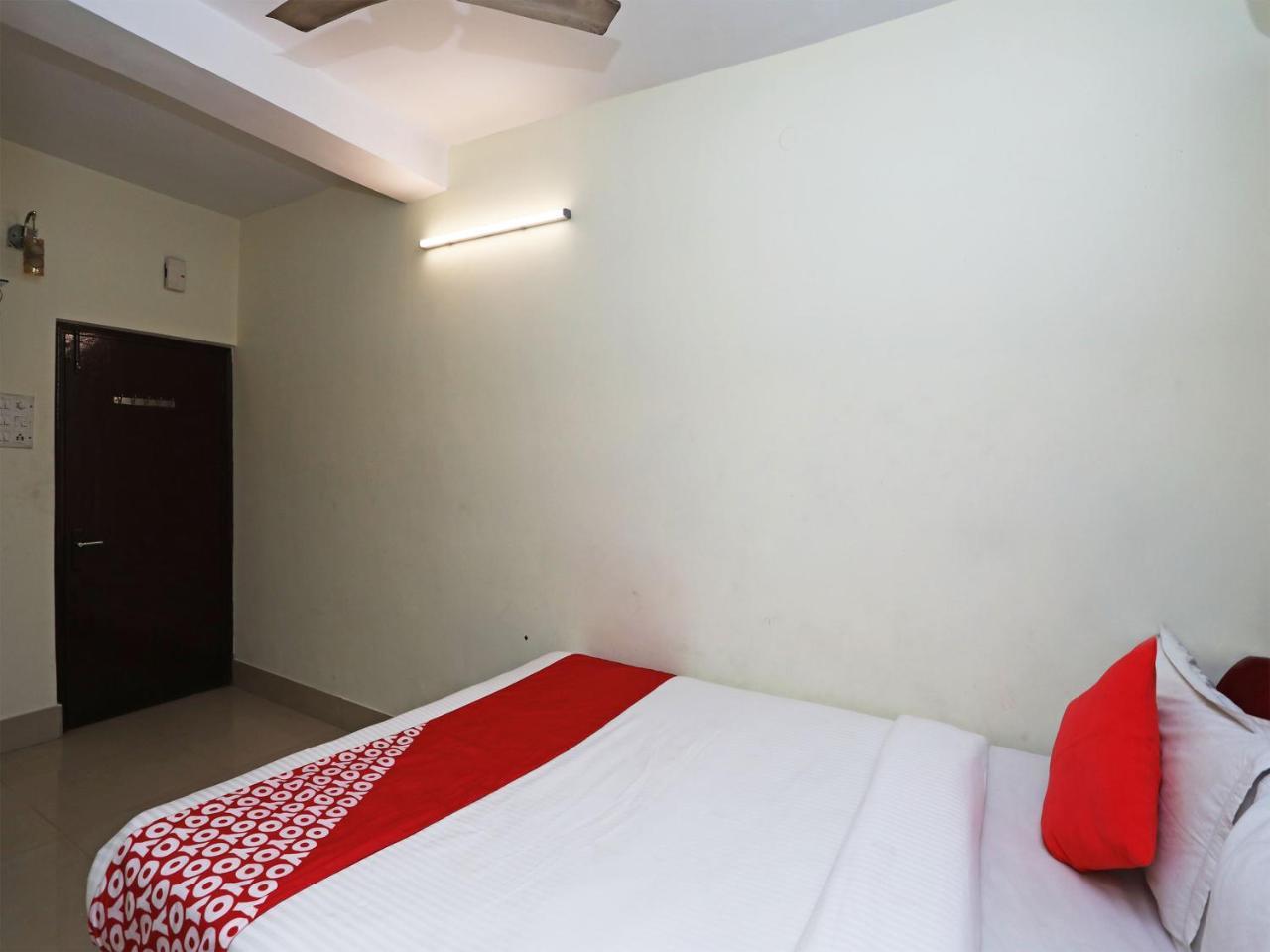 Oyo 13906 Vinita Inn Santragachi Екстериор снимка