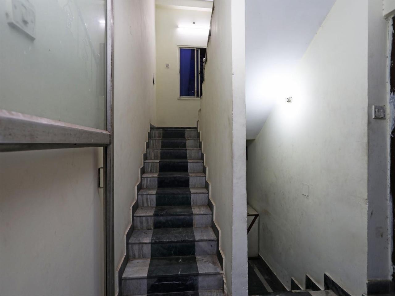 Oyo 13906 Vinita Inn Santragachi Екстериор снимка