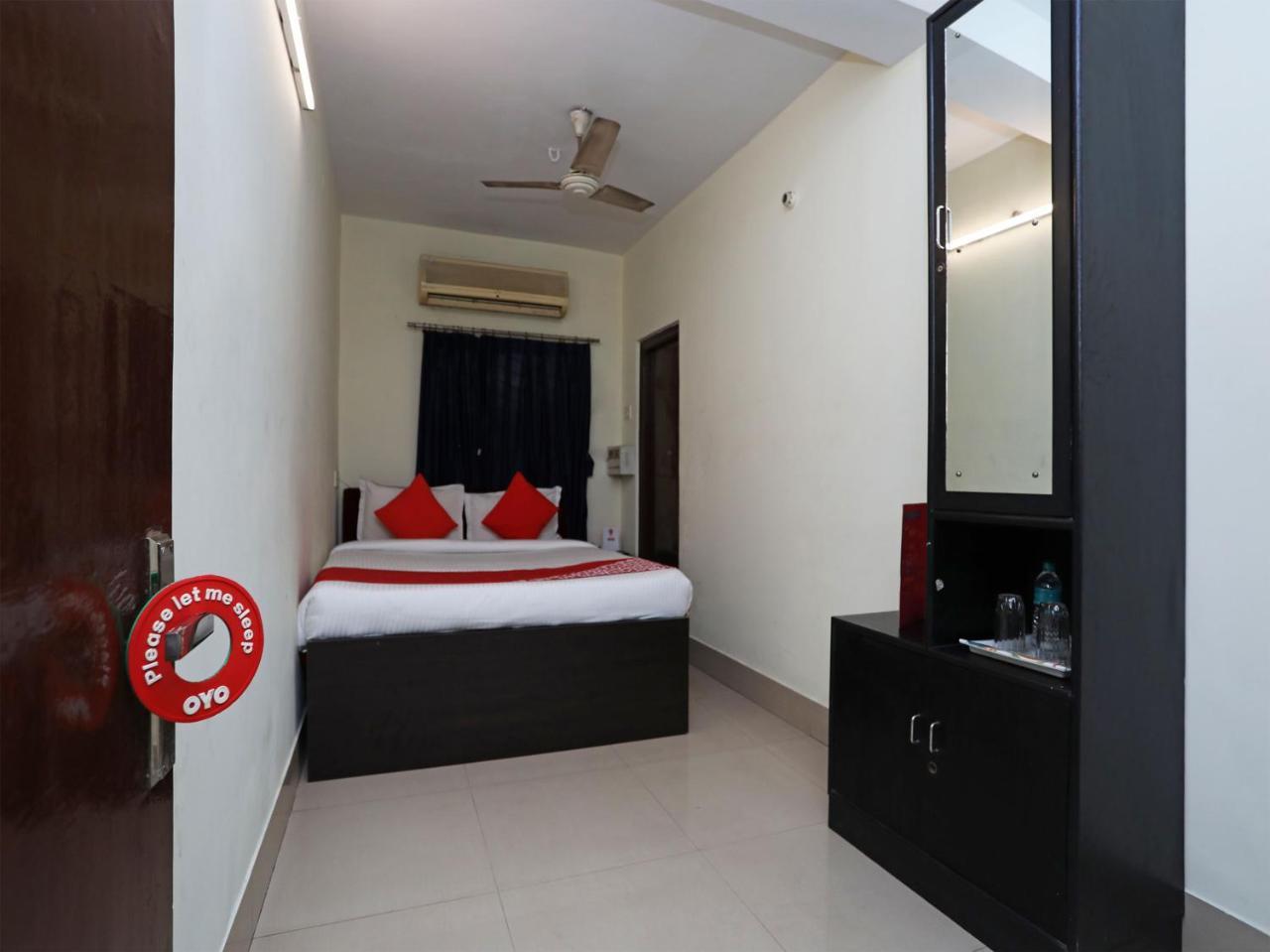 Oyo 13906 Vinita Inn Santragachi Екстериор снимка