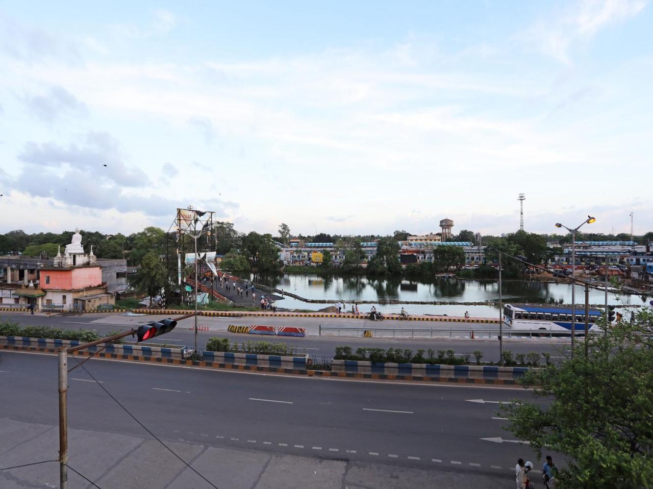 Oyo 13906 Vinita Inn Santragachi Екстериор снимка